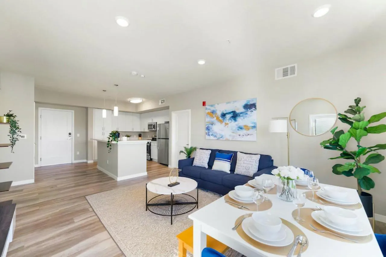 Chic Apt W Jacuzzi, Pool, Bbq, & Mountain Views Sparks USA