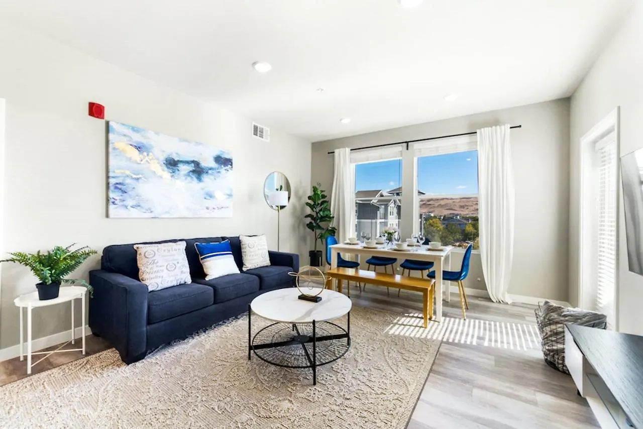 Chic Apt W Jacuzzi, Pool, Bbq, & Mountain Views Sparks 0*,