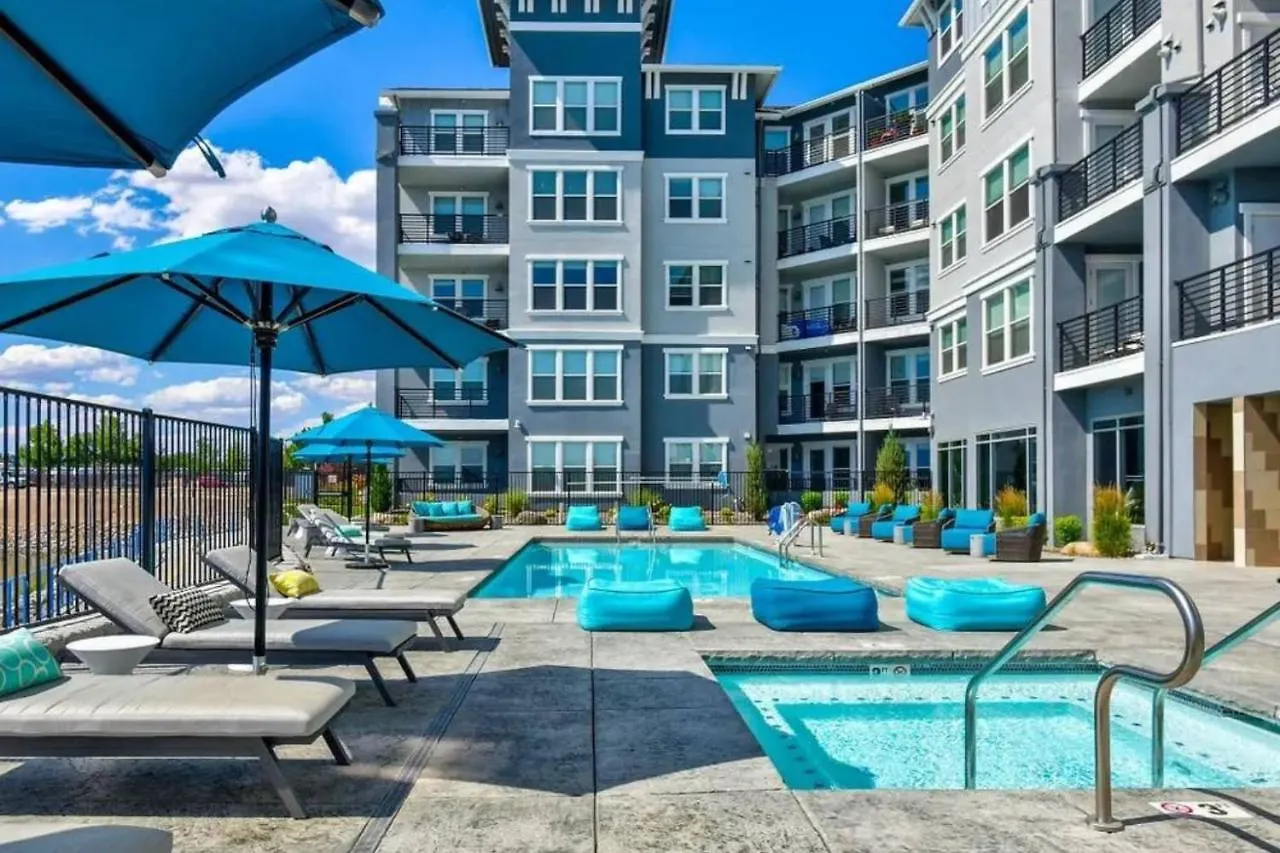Chic Apt W Jacuzzi, Pool, Bbq, & Mountain Views Sparks USA