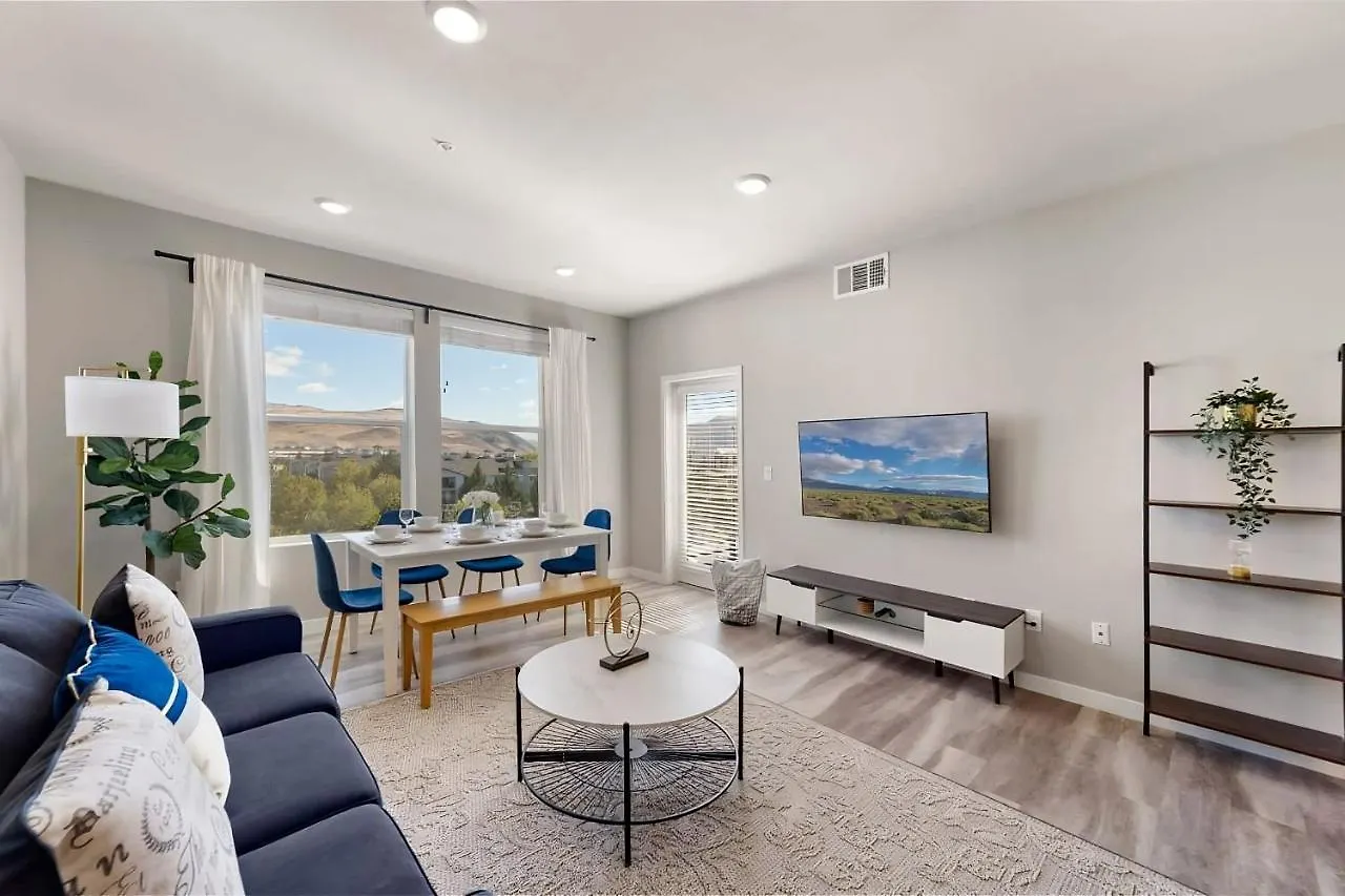 Chic Apt W Jacuzzi, Pool, Bbq, & Mountain Views Sparks