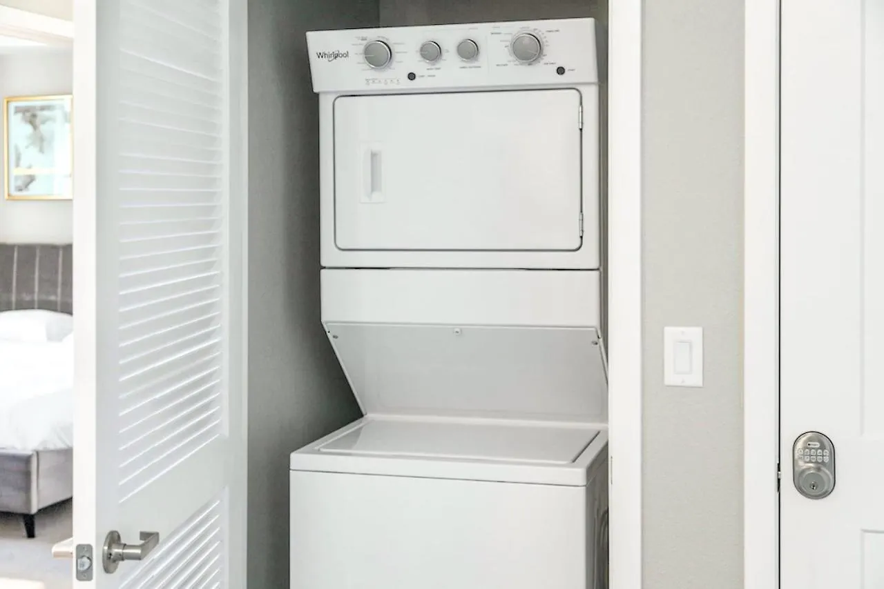Chic Apt W Jacuzzi, Pool, Bbq, & Mountain Views Sparks 0*,