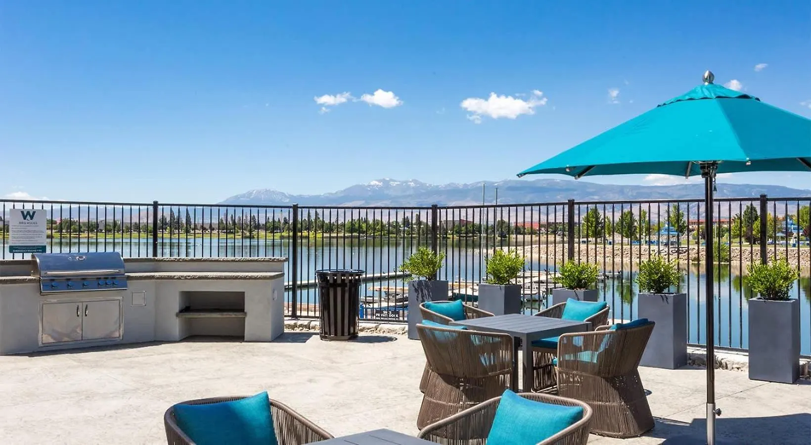 Chic Apt W Jacuzzi, Pool, Bbq, & Mountain Views Sparks 0*,  USA
